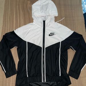 Barely worn Nike windbreaker 🐈‍⬛